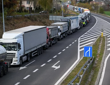 Miniatura: Protest kierowców ciężarówek. Na parkingu...