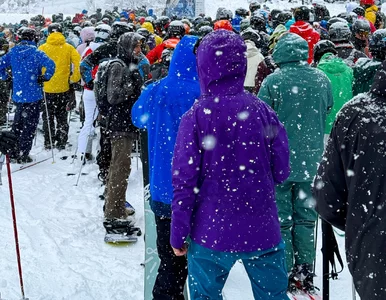 Miniatura: Tak Polacy rezerwują kolejkę na stoku....