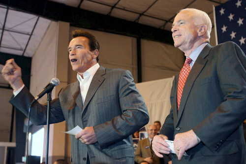Gubernator stanu Kalifornia Arnold Schwarzenegger i kandydat Partii Republikańskiej, senator z Arizony John McCain