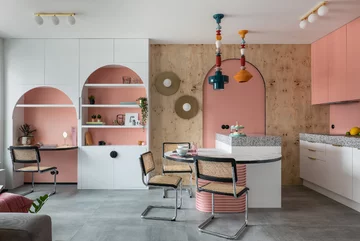 Różowe mieszkanie z miejscem do pracy, projekt KODO KODO, różowe, małe, mieszkanie