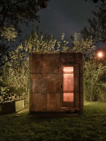 Sauna z recyklingu, projekt i realizacja ika.architekti 