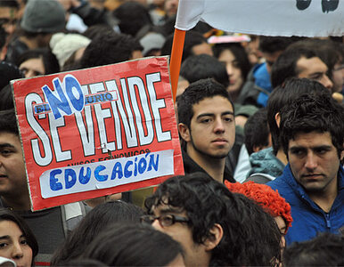 Miniatura: Trwa masowy strajk w Chile