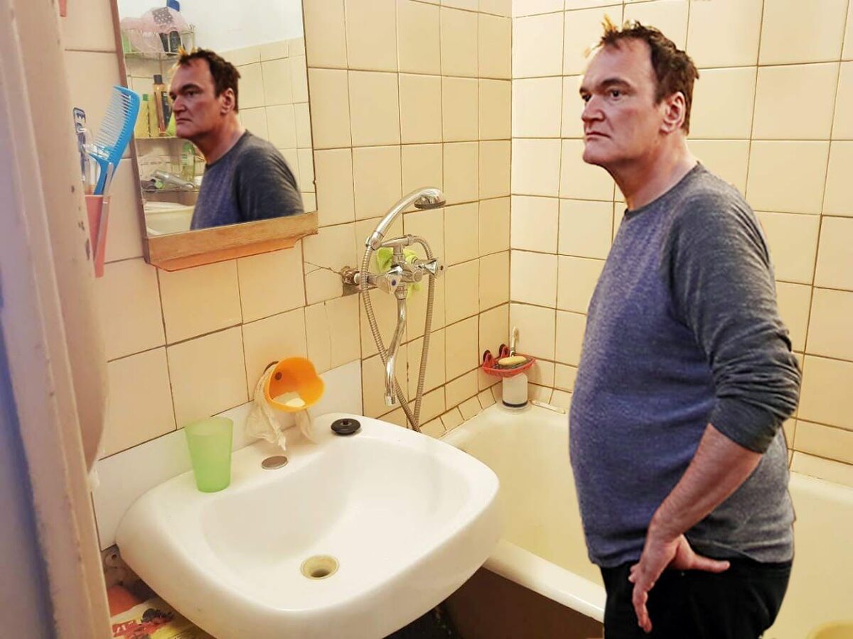 Quentin Tarantino „pozuje” w mieszkaniu w Czelabińsku 