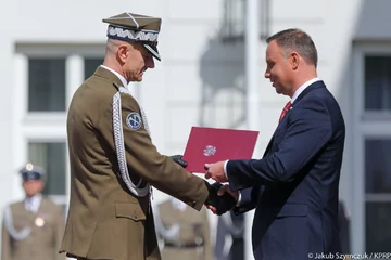 Nominacje generalskie przed Pałacem Prezydenckim 