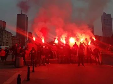 Marsz Niepodległości – zdjęcia policji. Znasz te osoby? Zgłoś się lub zadzwoń na policję 