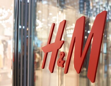 Miniatura: H&M skrytykowany za reklamę. Marka...