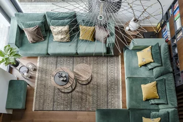 Aranżacja nowoczesnego wnętrza z dużymi przeszkleniami, proj. MIŚKIEWICZ design 