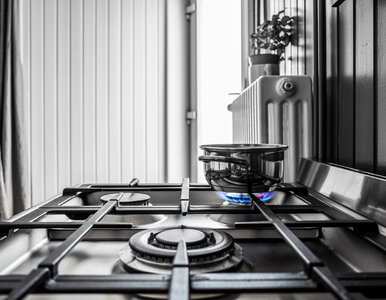 Miniatura: Gaz leci w dół, rachunki też? Ekspert...