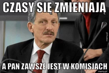 Mem nawiązujący do filmu „Psy” 