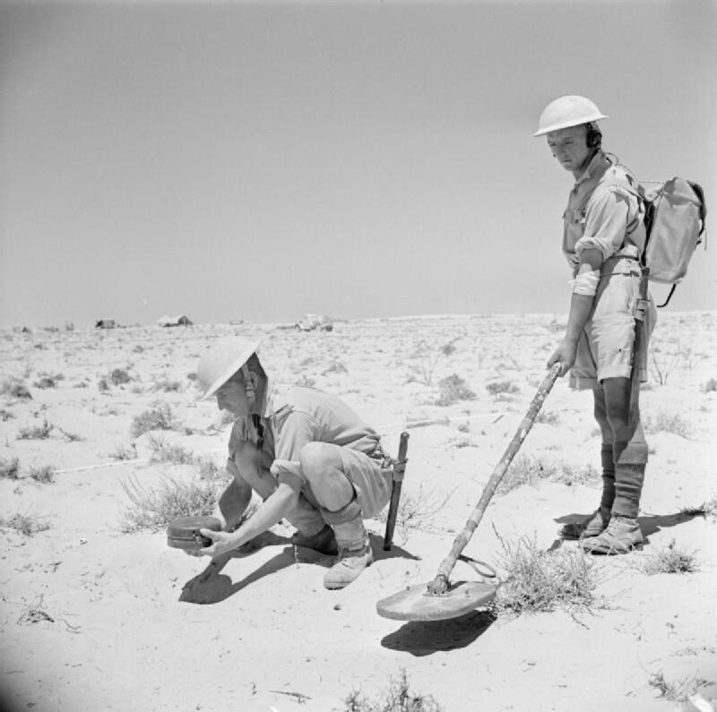 Wykrywacz min Wykrywacz min Mark I, który Józef Kosacki (1909-1990) wynalazł podczas II wojny światowej nie tylko bezpośrednio przyczynił się do wygranej Brytyjczyków pod El Alamein, ale używany przez kolejnych kilkadziesiąt lat uratował dziesiątki, jeśli nie setki tysięcy ludzi przed śmiercią lub trwałym kalectwem. Konstrukcja była tak dobra, że wykrywacza konstrukcji Kosackiego używało wiele armii na świecie nie tylko w trakcie konfliktów, ale i porządkując śmiercionośne pola minowe już po ich zakończeniu.