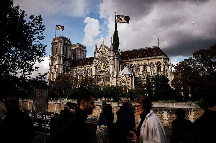 Notre Dame w wersji sponsorowanej przez Louis Vuitton 