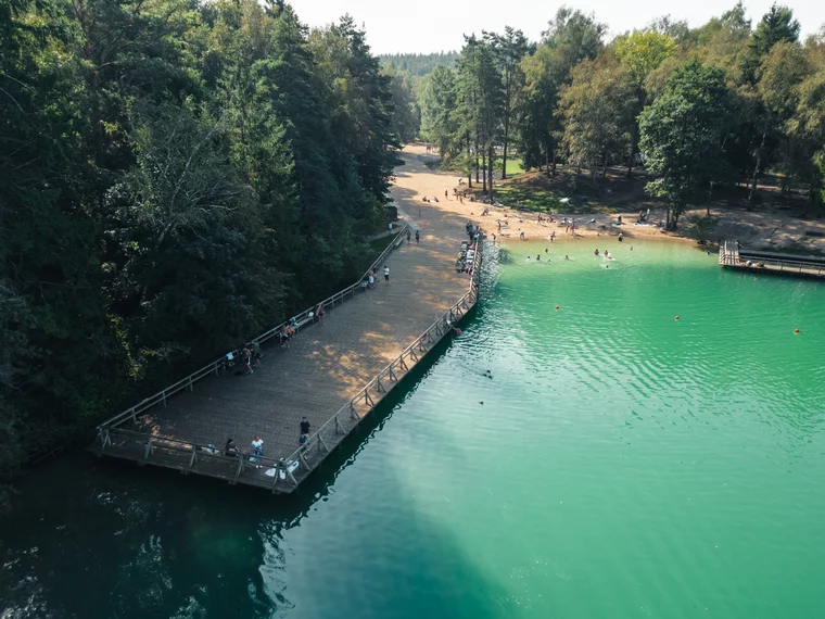 Rajski zakątek w Europie. To zabytkowe miasto ma aż 15 plaż