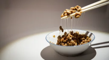 Nattō - potrawa ze sfermentowanych ziaren soi 