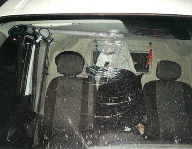 Miniatura: Nastolatki rzucały kamieniami w auta...