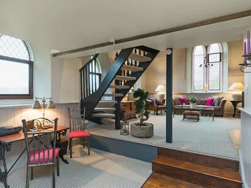 Kaplica przerobiona na apartament 