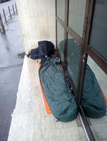 Tak wygląda życie bezdomnego z Paryża 