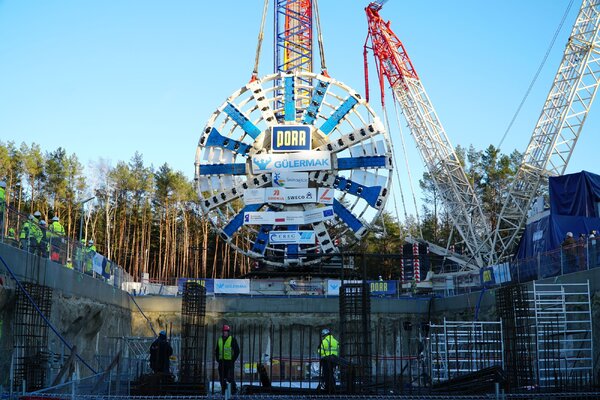 Miniatura: Waży 260 ton i wywierci tunel pod Świną....