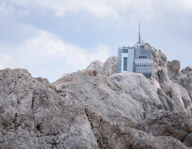 Miniatura: Tragedia w masywie Marmolada w Dolomitach....