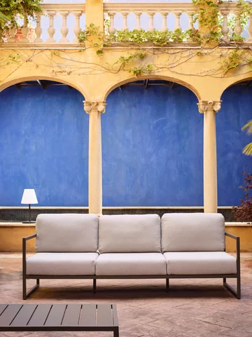 Kolecja A view of Hedonism Kave Home zaprezentowana w domu barcelońskiego fotografa i restauratora Leopoldo Pomésa 