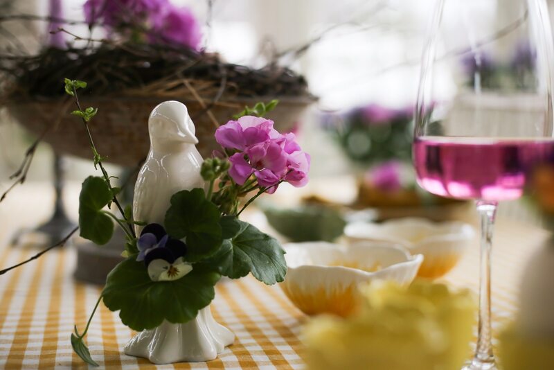 Świąteczne dekoracje z kwiatami pelargonii według stylistki Hanny Wendelbo