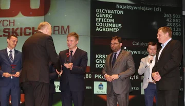 Wręczenie nagrody (fot.Darek Senkowski)