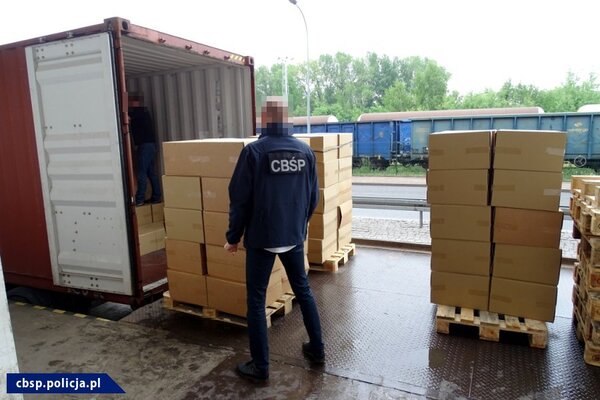 Miniatura: Udaremniono przemyt ponad 18 mln papierosów