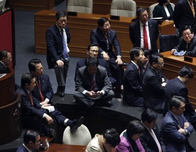 Miniatura: Korea Płd.: gaz łzawiący w parlamencie....