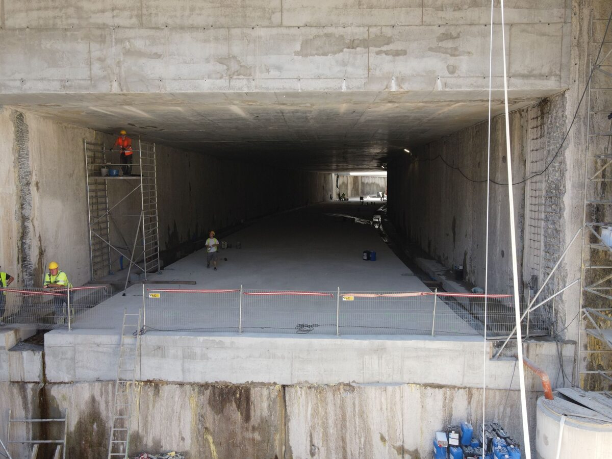 Prace na terenie budowy tunelu pod Świną 