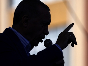 Erdogan chce, by&nbsp;świat z&nbsp;patrzył, jak podejmuje tę&nbsp;decyzję