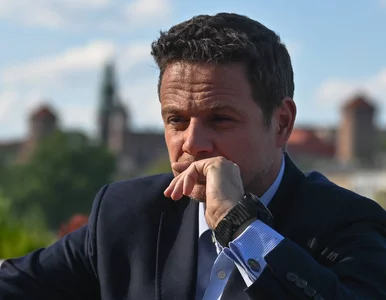 Miniatura: Trzaskowski tłumaczy się z „dupiarza”....