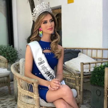 Angela Ponce 