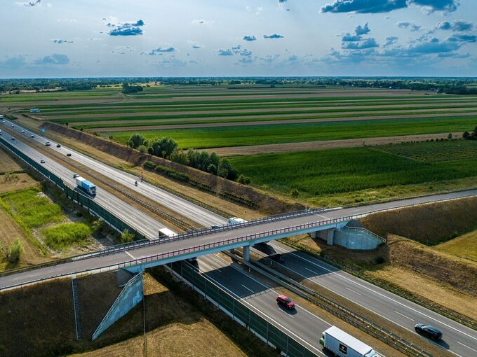 Autostrada A2 Łódź-Warszawa z trzema pasami ruchu