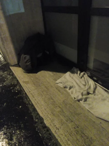 Tak wygląda życie bezdomnego z Paryża 