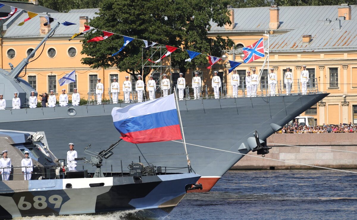 Święto rosyjskiej marynarki wojennej. Obchody w Petersburgu z udziałem Władimira Putina 