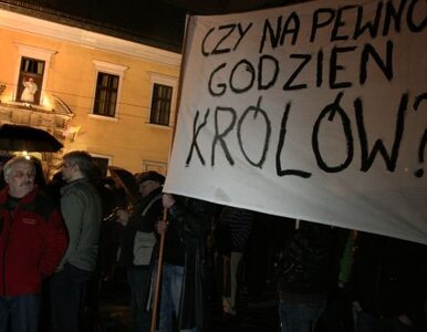 Miniatura: Protest w Krakowie: "Nie na Wawel! Powązki!"