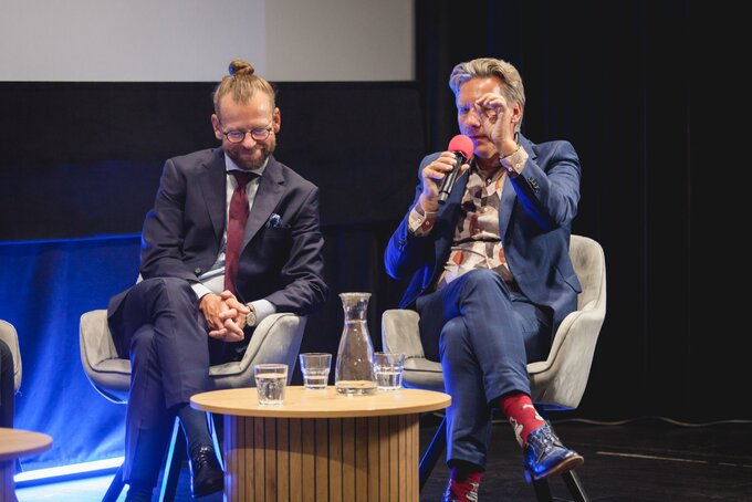 Paweł Manista dyrektor sprzedaży w MSC Poland oraz Tomasz Kloskowski, prezes Portu Lotniczego Gdańsk im. Lecha Wałęsy