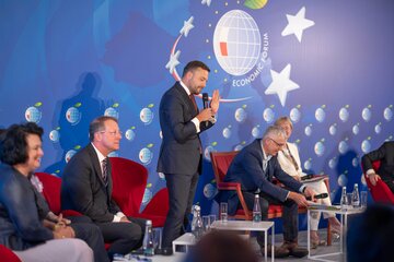 Prezes Radosław Sierpiński ze&nbsp;spokojem przekonuje przeciwnik&oacute;w, że&nbsp;nie mają racji