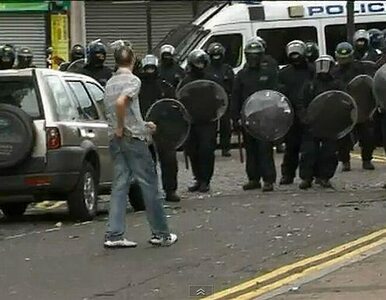 Miniatura: Brytyjska policja udaremniła zamieszki w...