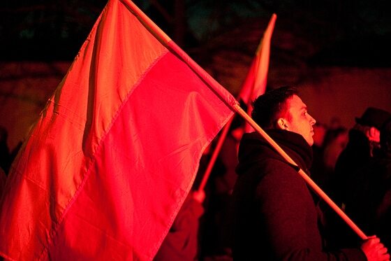 Flaga biało-czerwona nade mną... (fot. Jakub Czermiński)