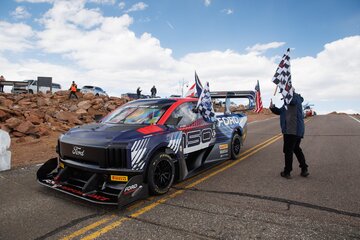 Ford F-150 Lightning SuperTruck zdobył Pikes Peak