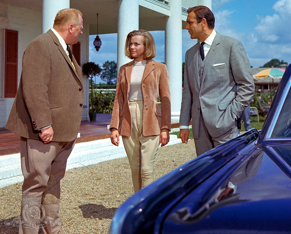 Honor Blackman jako Pussy Galore w filmie „Goldfinger” (1964) 