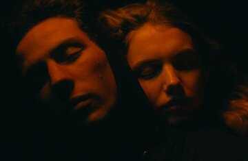 Kadr z&nbsp;filmu &bdquo;Tajemnice Bridgend&rdquo; / &bdquo;Bridgend" (2015)