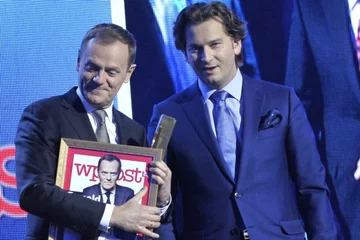 Donald Tusk i Michał Lisiecki prezes Platformy Mediowej Point Group, wydawca "Wprost" (fot. J. Kurnikowski, E. Niemiec/AKPA/materiały prasowe)