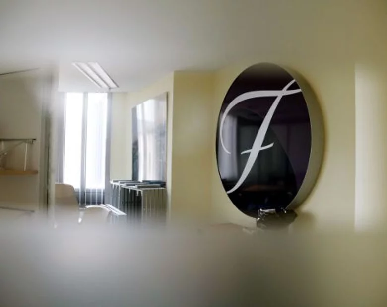 Miniatura: Klienci parabanku Finroyal masowo składają...