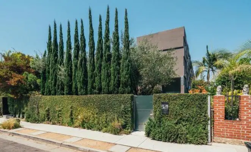 Emilia Clarke sprzedaje swój dom w Los Angeles 