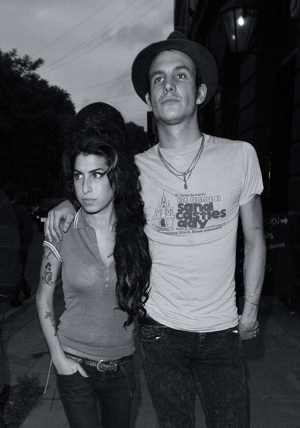 Amy Winehouse na fotografii autorstwa Maxa Butterwortha 