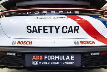 Porsche Taycan jako safety car 