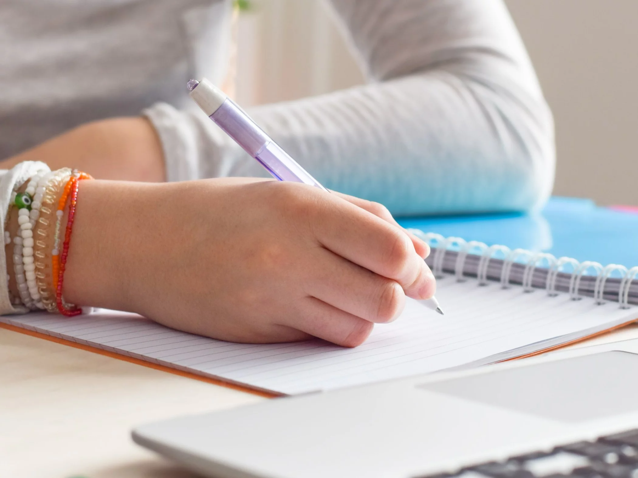 Kartkówka z ortografii. Wiesz, czy musisz zajrzeć do słownika?