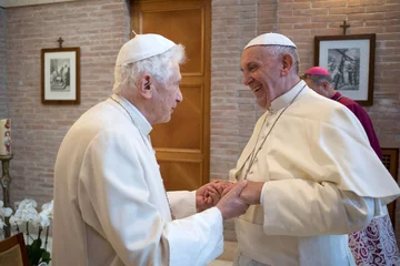 Papież Franciszek i papież senior Benedykt XVI 