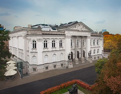 Miniatura: Artyści protestują w Zachęcie. Zakleili...